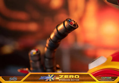 Zero - LIMITED EDITION: 600 – First 4 Figures – ActionFigure Brasil — com base expositora