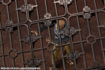 ZOMBINOID 1/24 END OF HEROES Biter Plastic Modelㅤ – Kotobukiya – ActionFigureBrasil — ângulo diferente