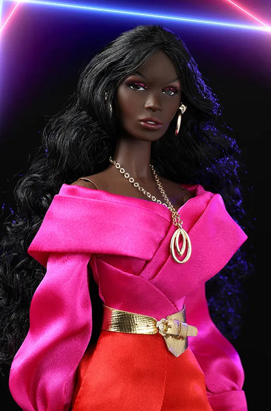 Zuri Okoty™ (Every Woman) - LIMITED EDITION: 575 – Integrity Toys – ActionFigure Brasil — ambientada